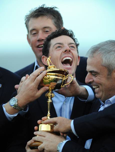 McGinley, McIlroy e, dietro, Lee Westwood (Reuters)